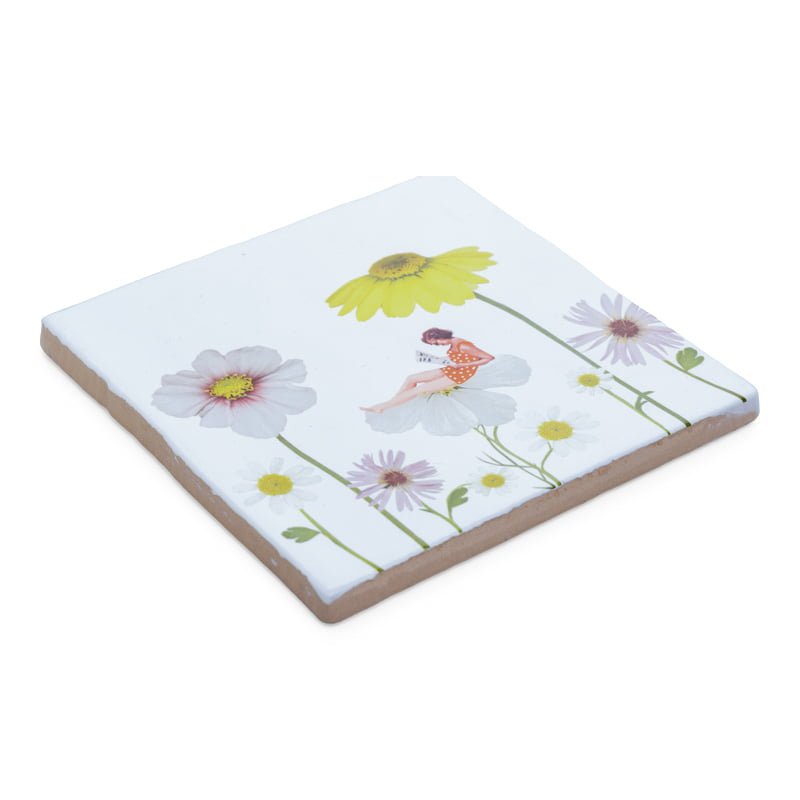 StoryTiles Delft Blue Omringd door bloemen Fliese S 10x10 cm Blumen