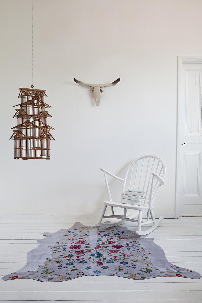 Mineheart Gypsy Kuhfell-Teppich Weiß 165x150 cm Blumen