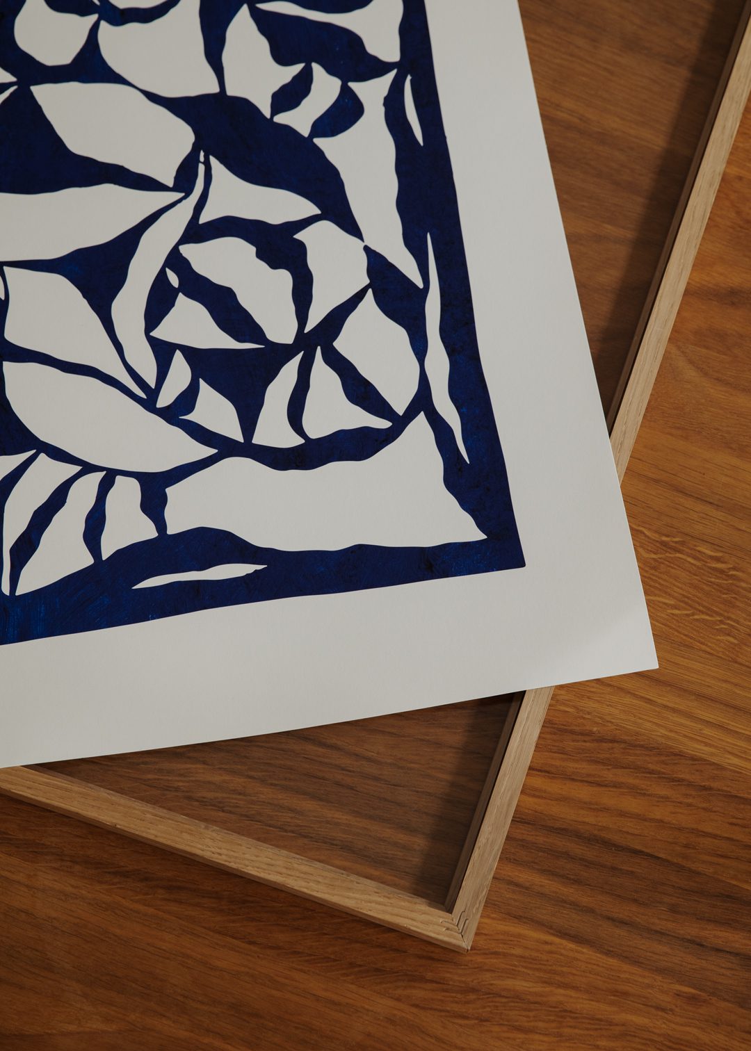 The Poster Club Magnolia Kunstdruck A4 blau-weiß abstrakt
