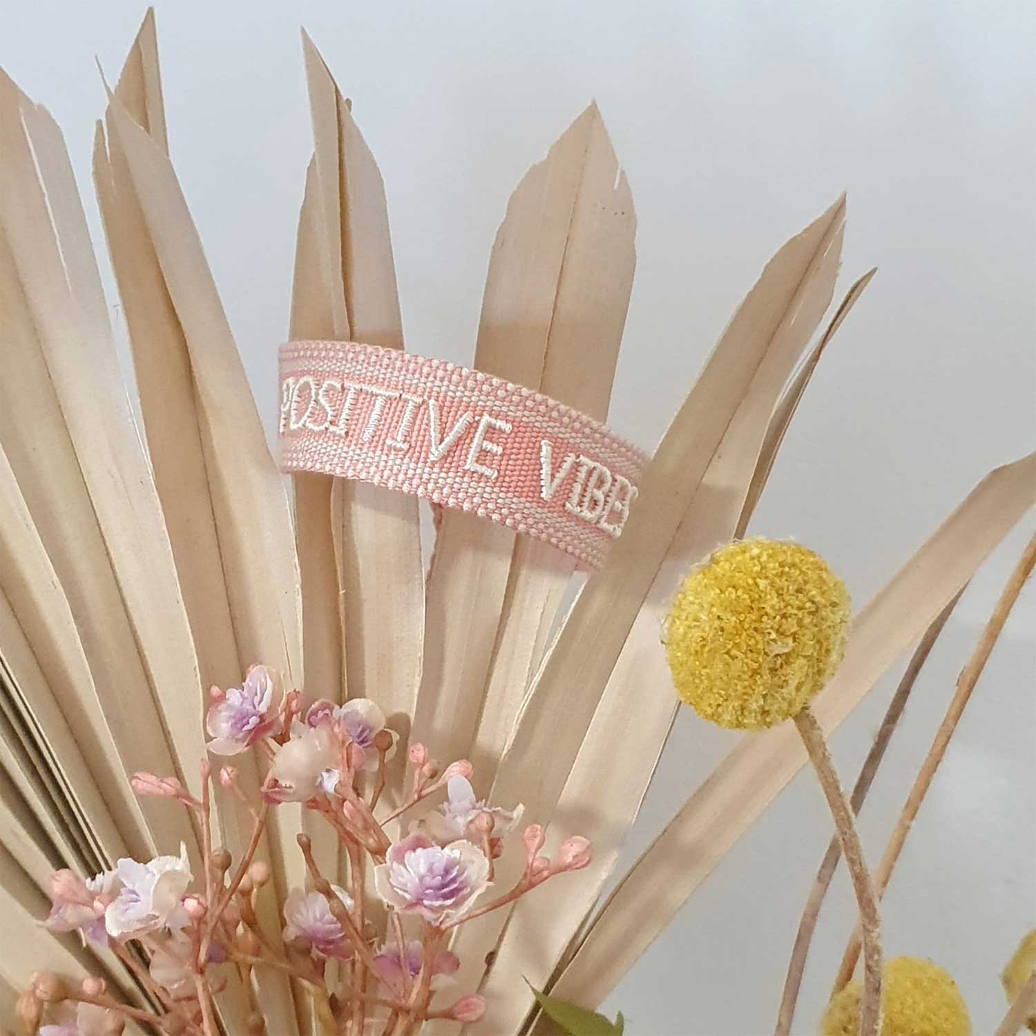 LS-LebenStil Positive Vibes Canvas Statement Armband Stoff rosa weiß