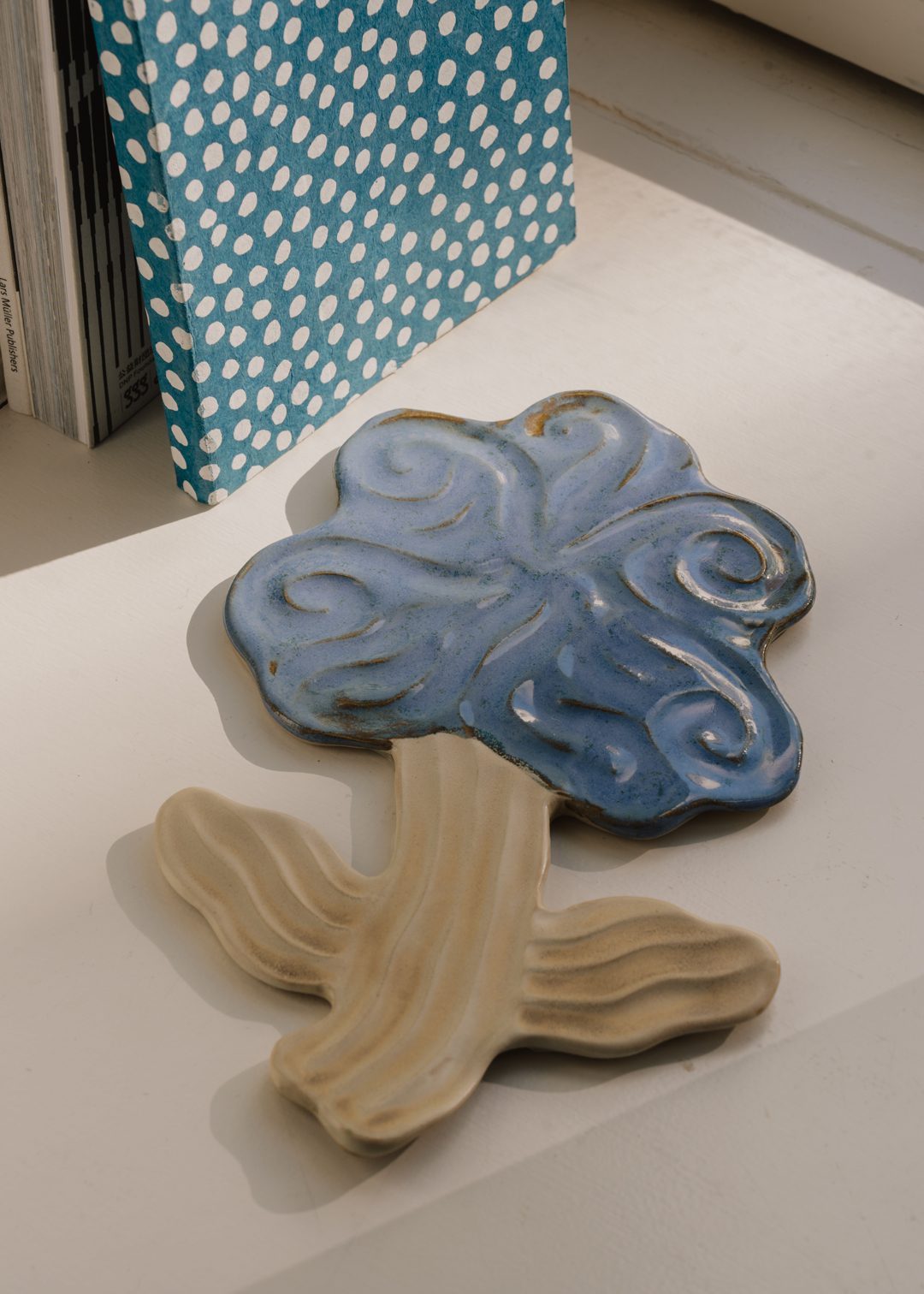 The Poster Club Anemone Wandobjekt 25x17 cm Keramik Beige-Blau