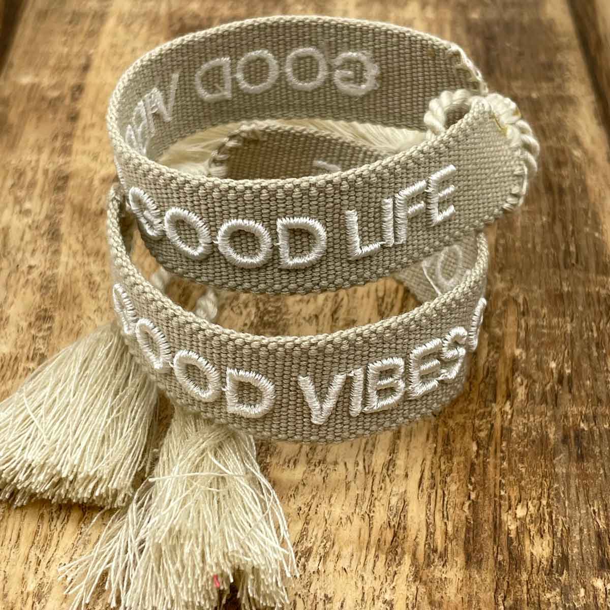 LS-LebenStil Good Vibes Canvas Armband Beige Weiß Quasten