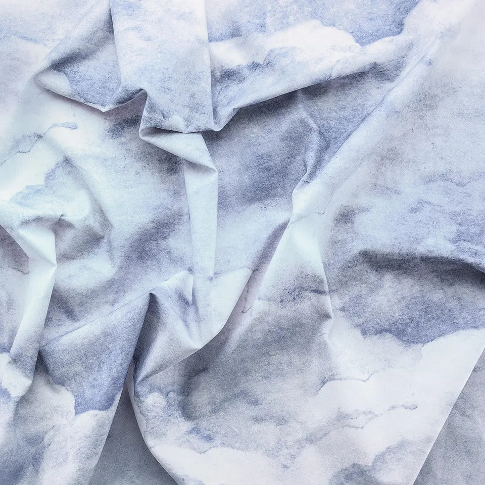 Mineheart Smokey Blue Clouds Baumwollstoff Wolken Blau Meter