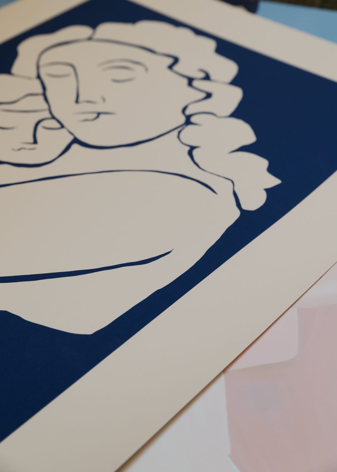 The Poster Club Woman with Child Poster 30x40 blau weiß