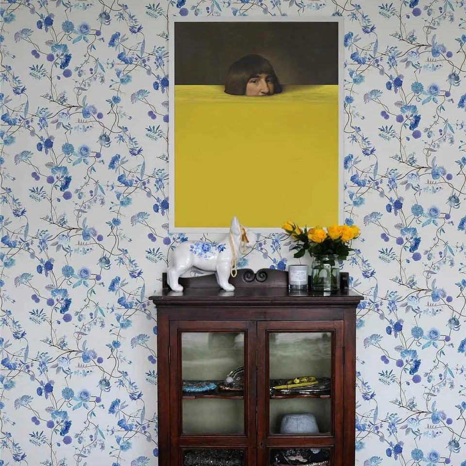 Mineheart Wallpaper Botanical Chinoiserie Tapete Weiß Blau