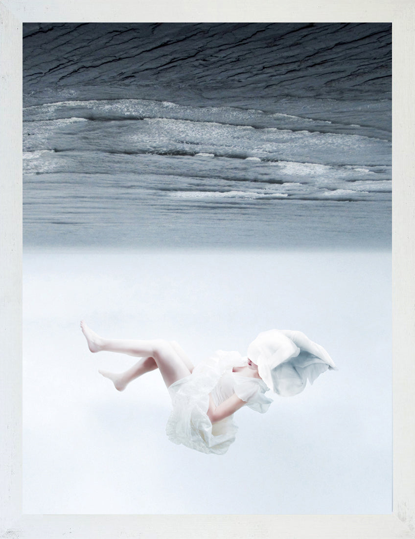 Mineheart White Sky-XVII Leinwandbild 40x50 cm Mädchen Meer