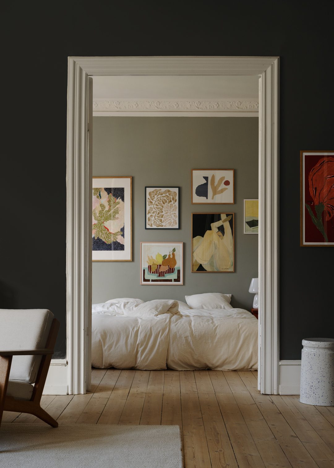 The Poster Club Edit No. 067 Bilderwand Set beige Schlafzimmer