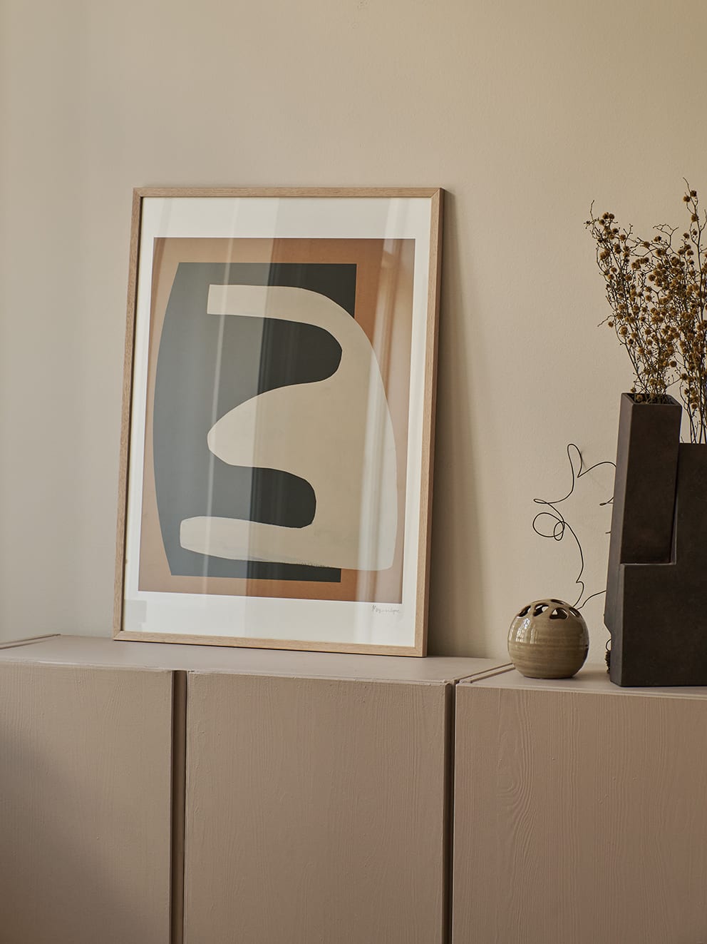 The Poster Club Beige on Black Poster 30x40 schwarz