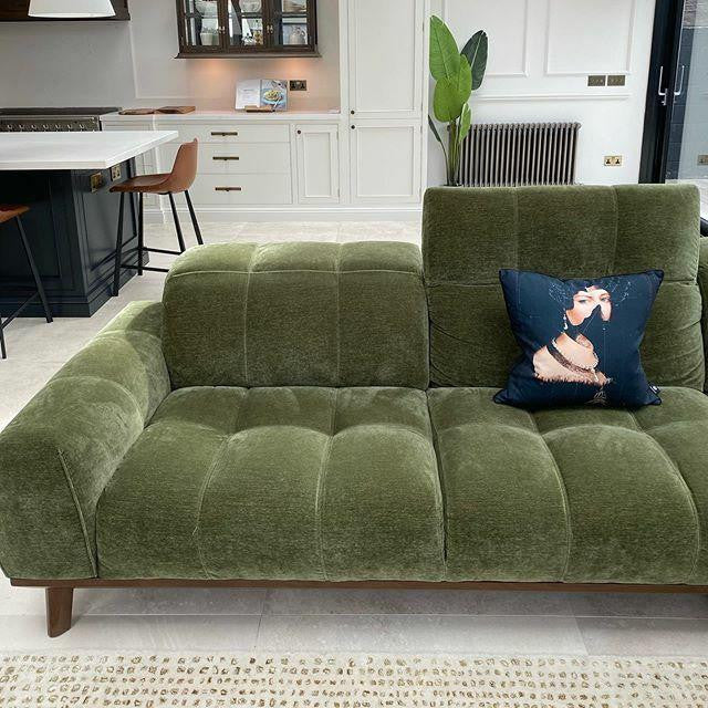 Mineheart Cushions Celia Kissen 45x45cm Schwarz Portrait