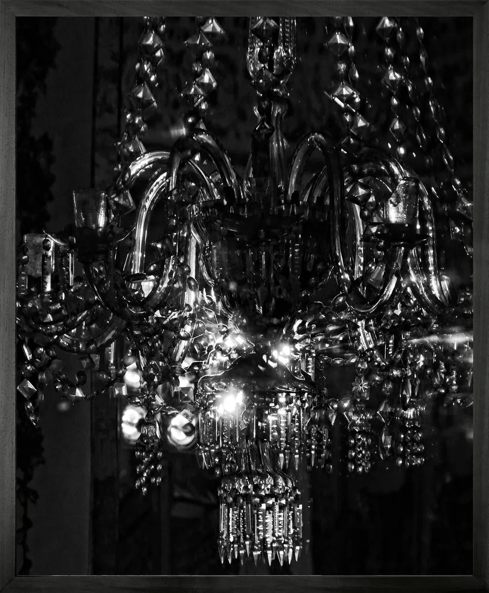 Mineheart Chandelier 13 Leinwandbild 30x41cm Schwarz Rahmen