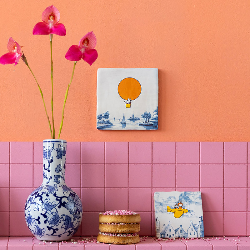 Storytiles Delft Blue Nijntje Fliese 10x10 cm Orange Ballon