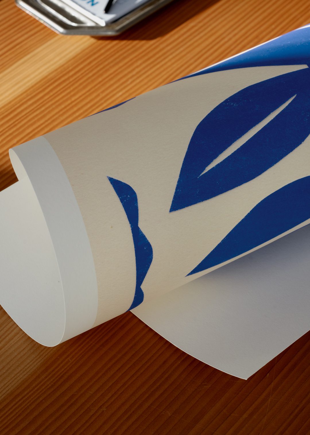 The Poster Club Blue Paper Cut Poster A4 blau geometrisch