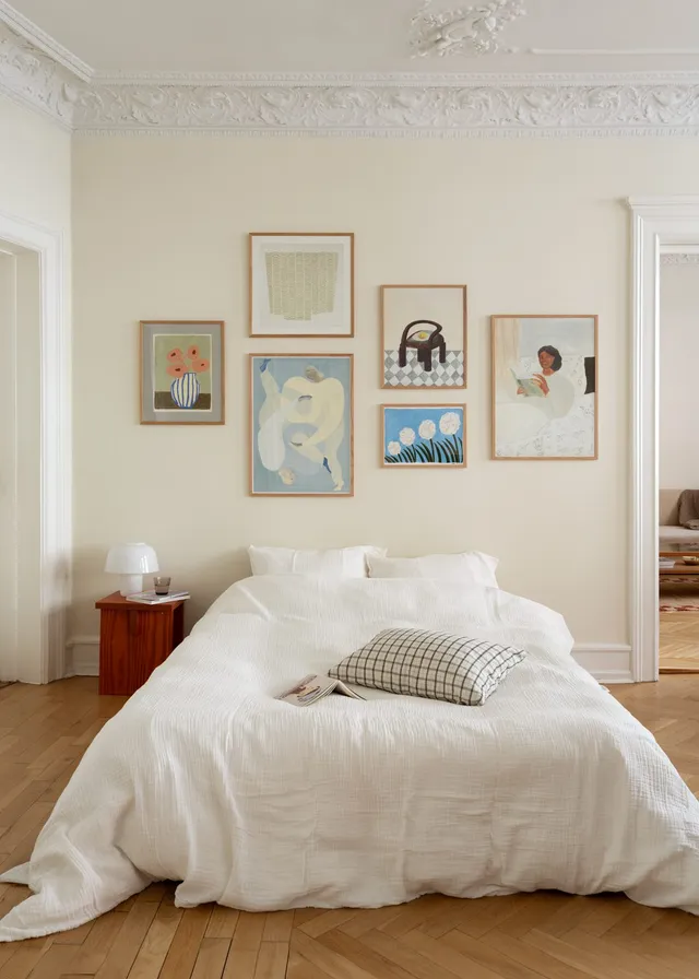 The Poster Club Curated Art Walls Edit No. 086 Bilderwand blau
