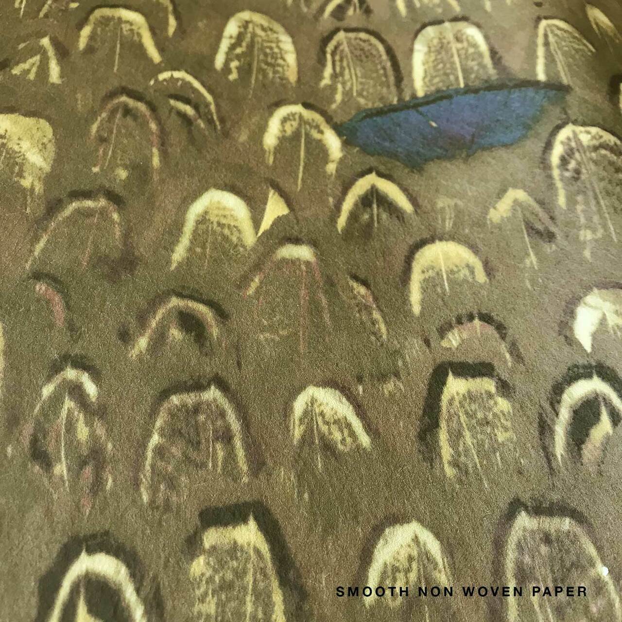 Mineheart Wallpaper Exotic Feathers Tapete gelb blau Feder
