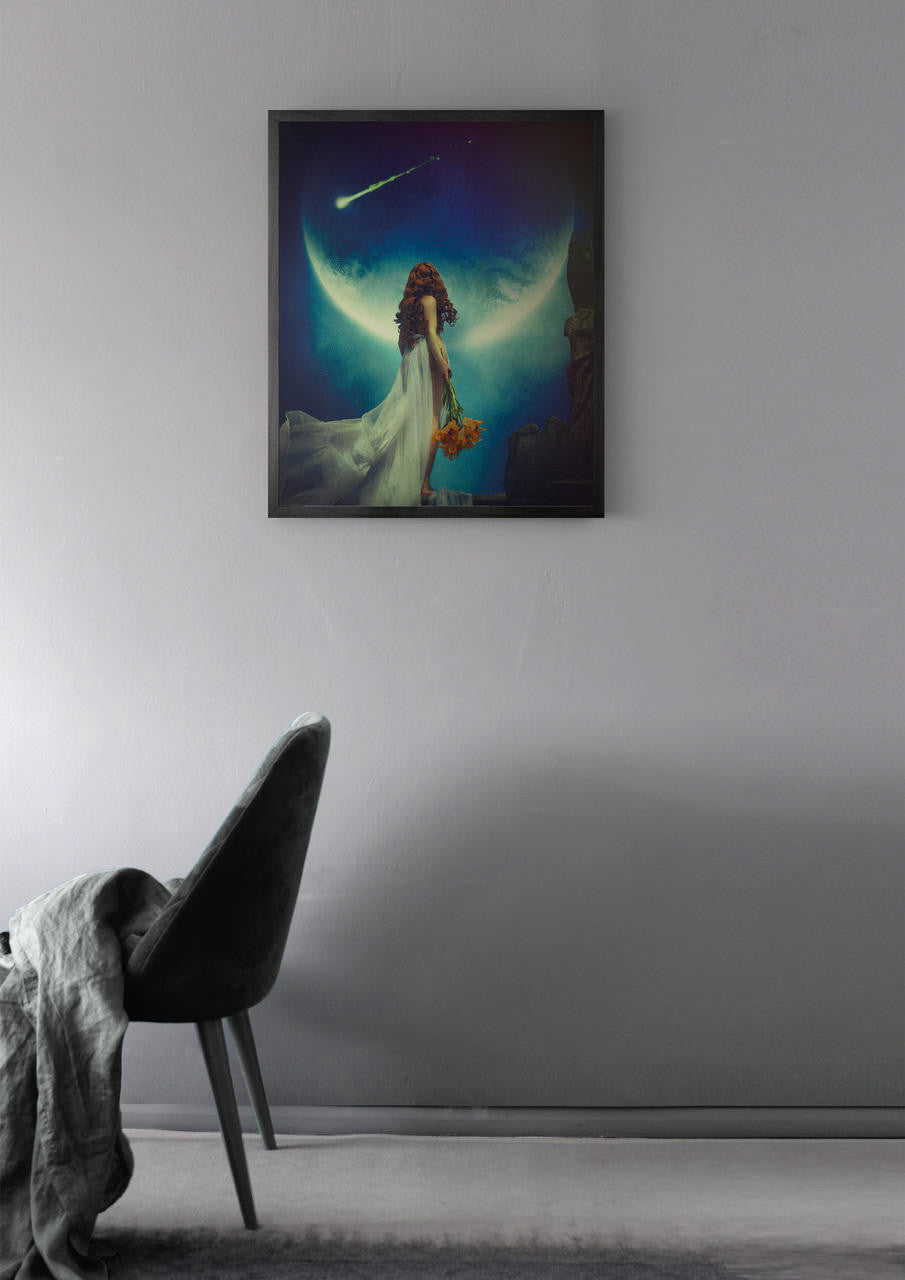 Mineheart Cassandra Leinwandbild Gerahmt Small 68,6x83,9cm Mond