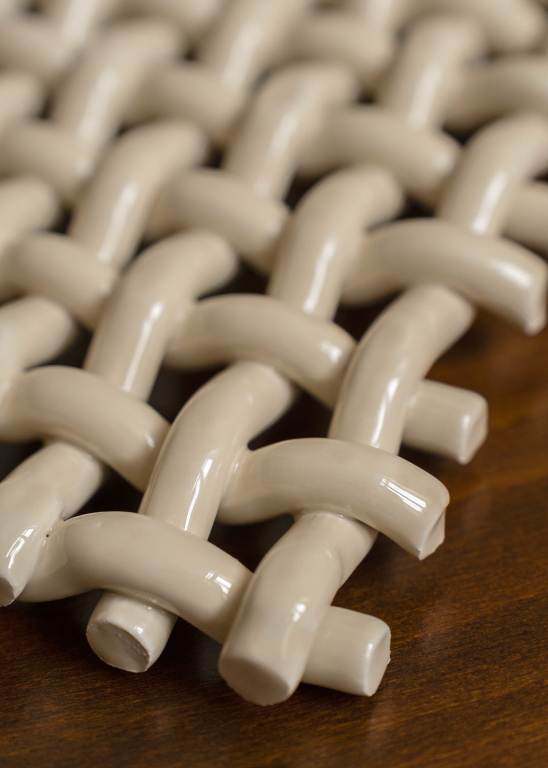 The Poster Club Interlace No. 01 Wandobjekt Keramik creme