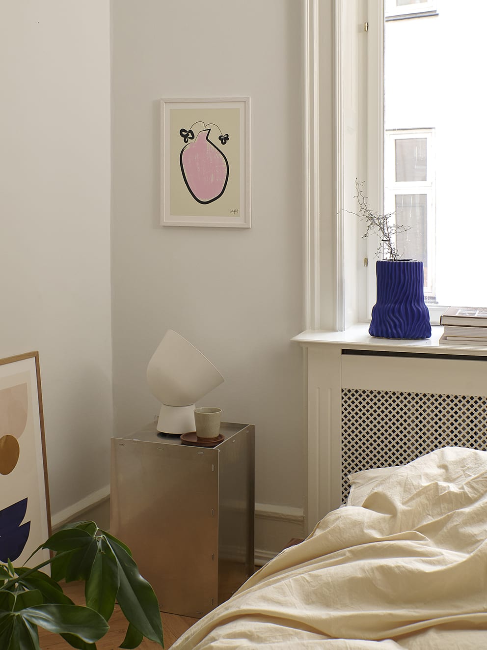 The Poster Club Pink Vase Kunstdruck A4 rosa abstrakt