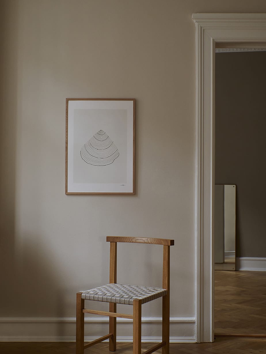 The Poster Club Shell Poster 30x40 cm Beige