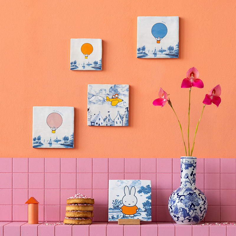 Storytiles Delft Blue Nijntje Fliese 10x10 cm Orange Ballon