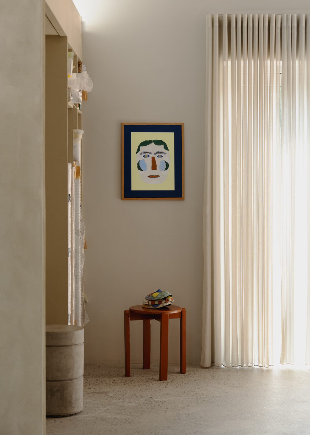 The Poster Club Blue Cheek Portrait Kunstdruck A4 grün-gelb