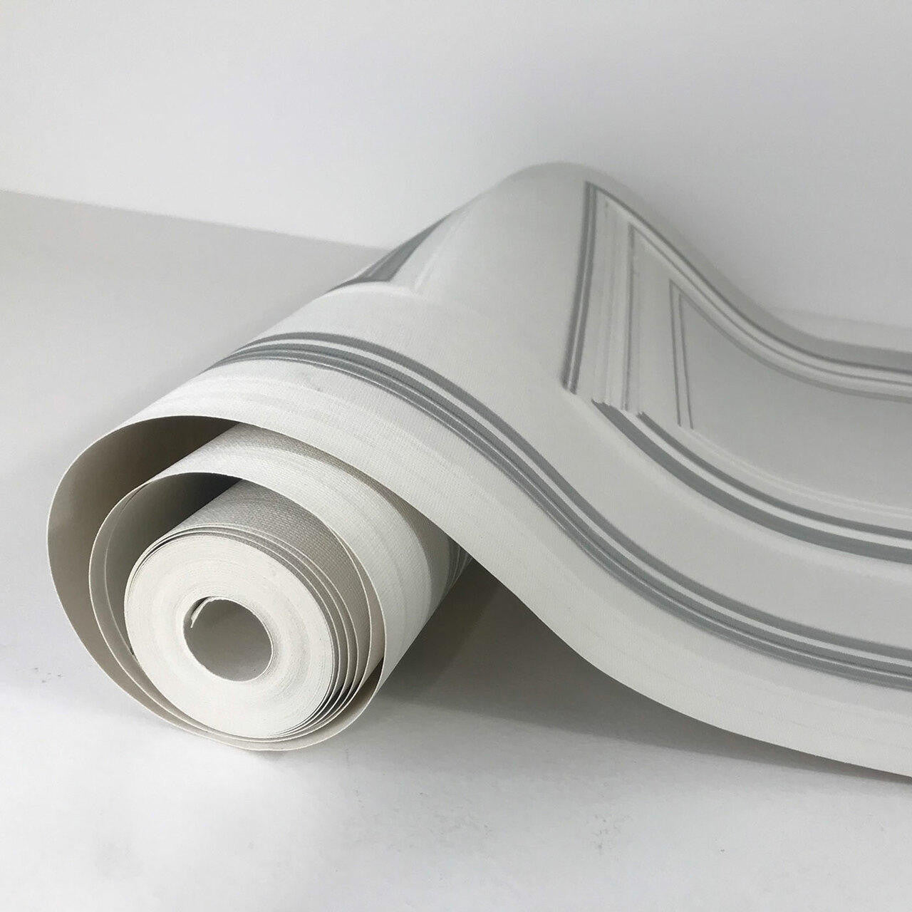 Mineheart Wallpaper White Panelling Tapete Rolle Hellgrau