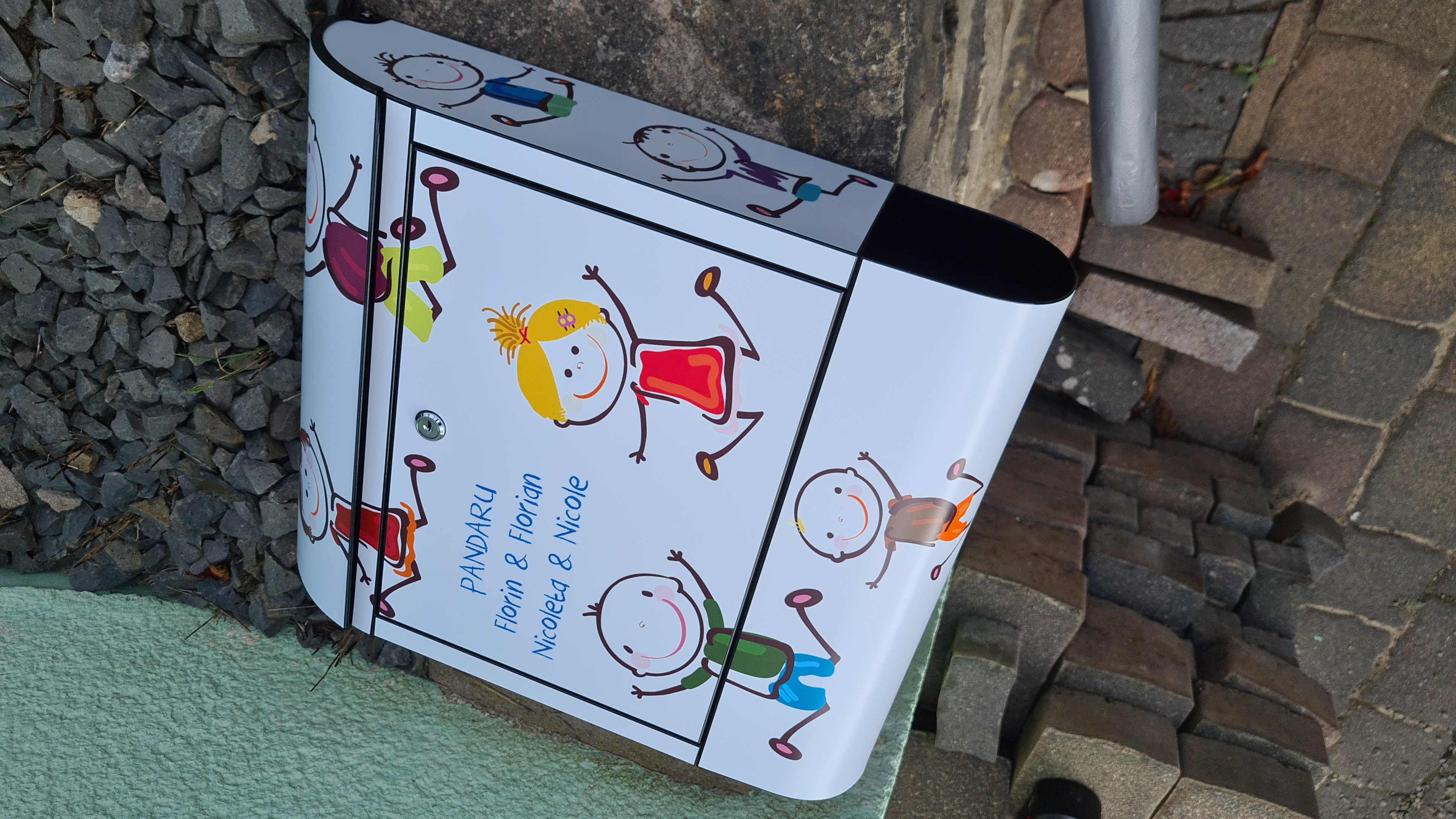 Banjado Briefkasten Happy Kids Stahl Schwarz A4