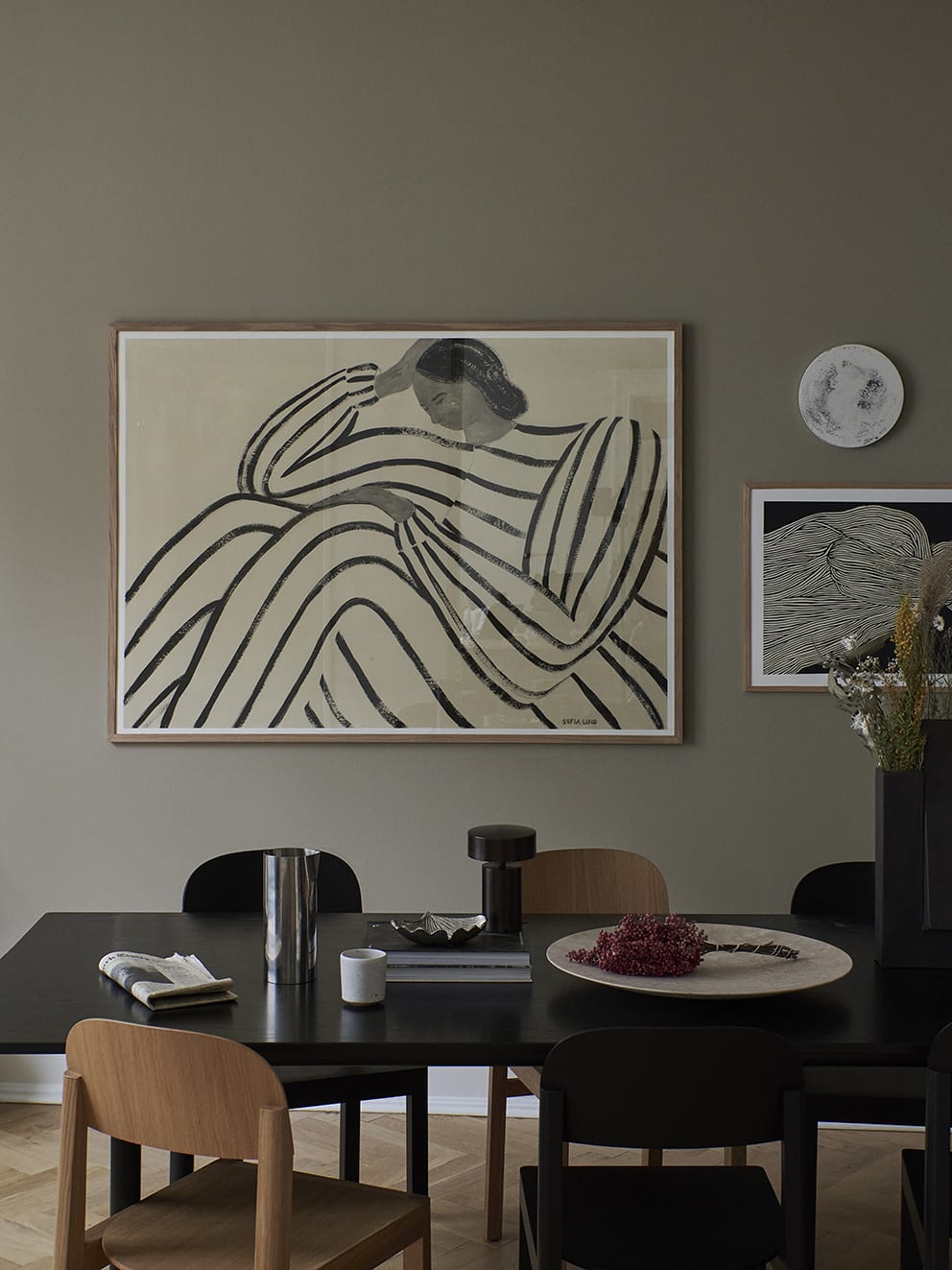 The Poster Club Waiting Poster 50x70 cm Beige Schwarz