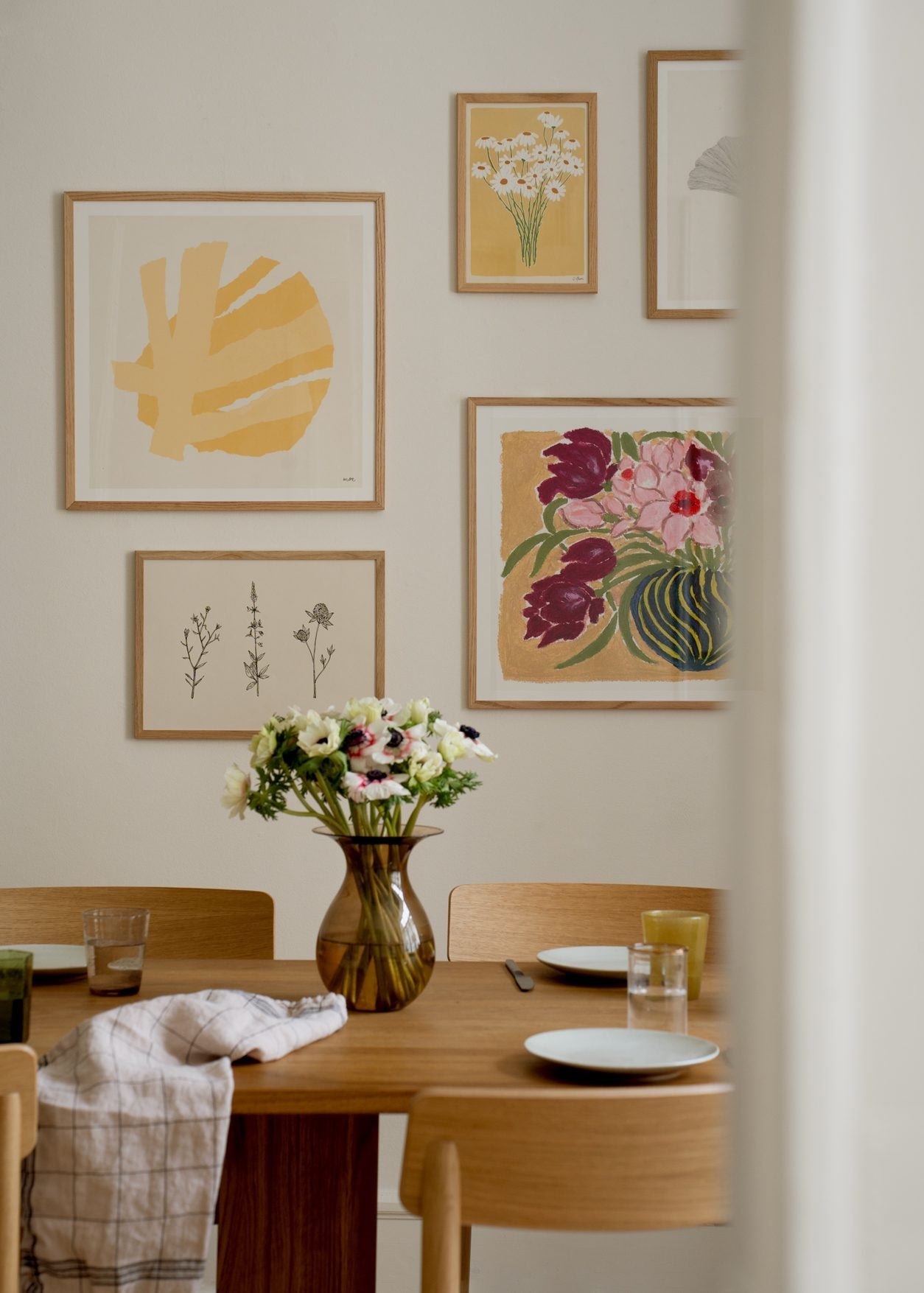 The Poster Club Art Wall Edit No. 074 Bilderwand floral