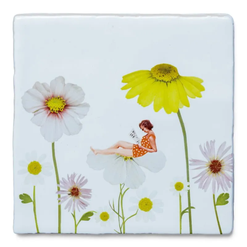 StoryTiles Delft Blue Omringd door bloemen Fliese S 10x10 cm Blumen