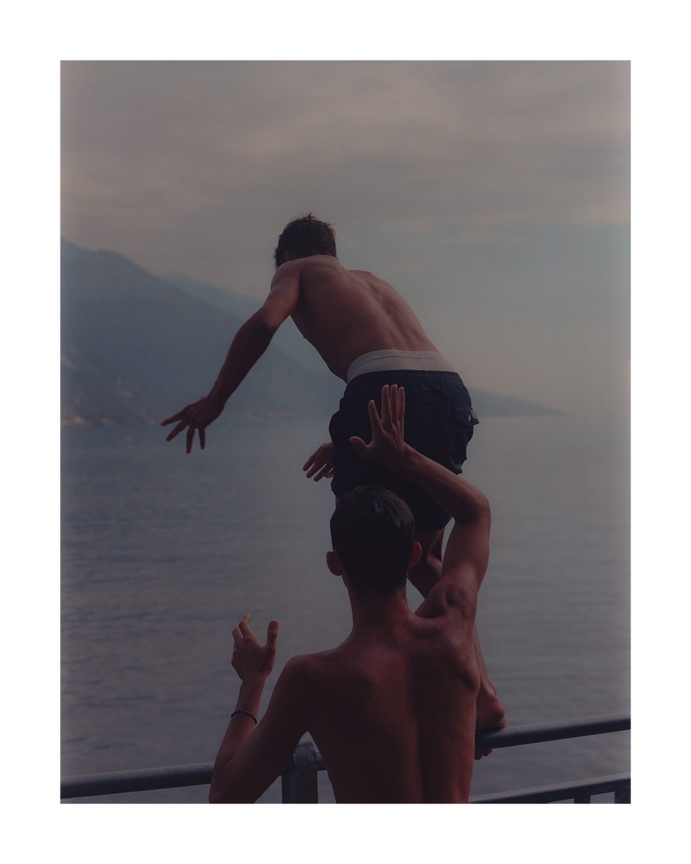 The Poster Club Lago Di Garda Jumpers Poster 40x50 cm blau