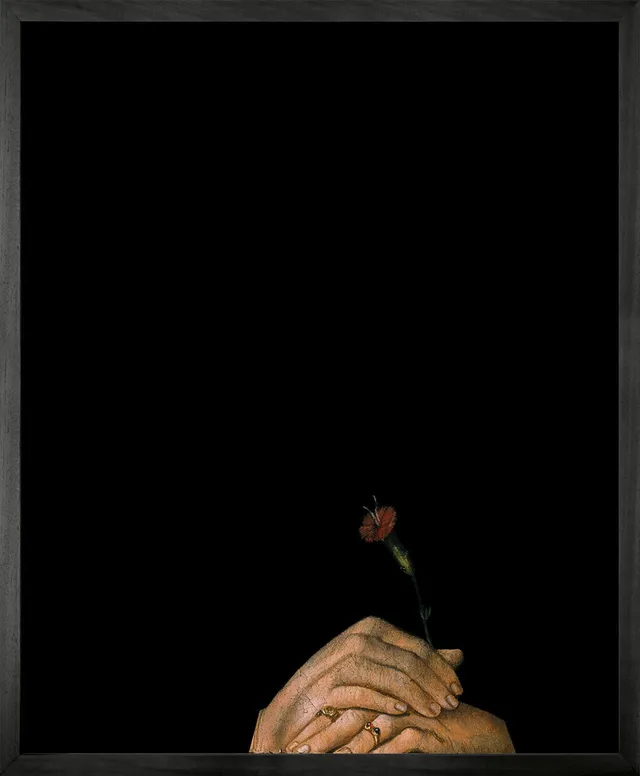 Mineheart Hands Holding Flower Leinwandbild 30x41 Rahmen