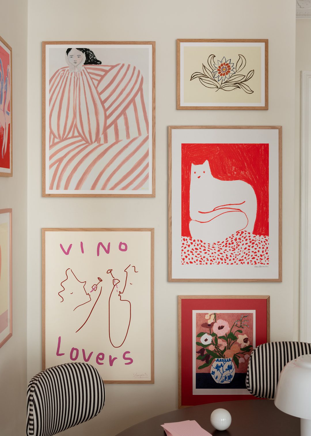 The Poster Club Curated Art Walls Edit No. 087 Bilderwand rot rosa