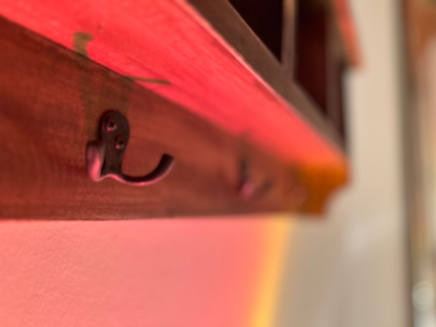 LS-LebenStil Vintage Wandgarderobe Teak 70cm mit Ablage