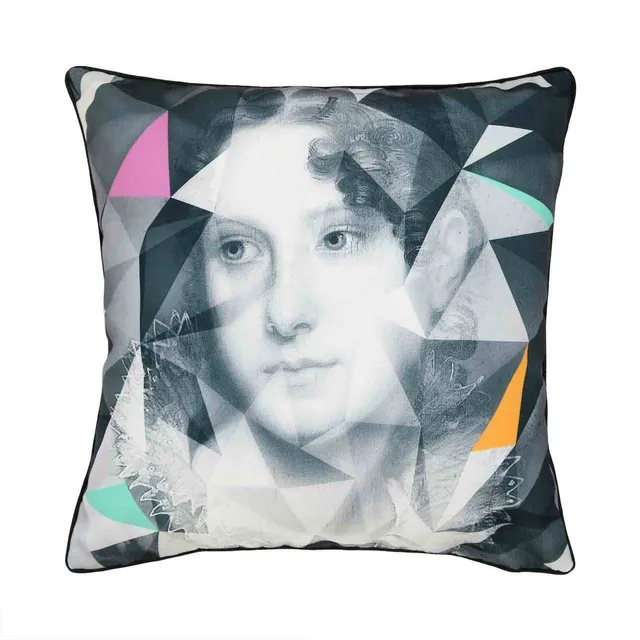 Mineheart Lady Grey Kissen 45x45 Grau Porträt