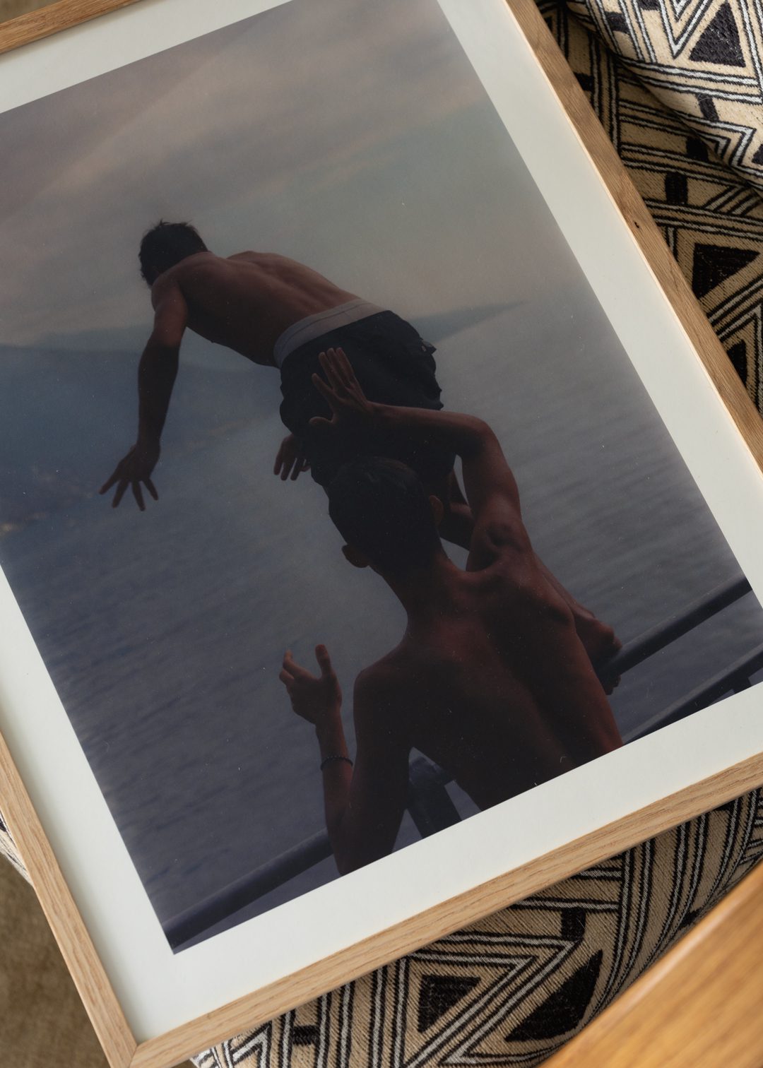 The Poster Club Lago Di Garda Jumpers Poster 40x50 cm blau
