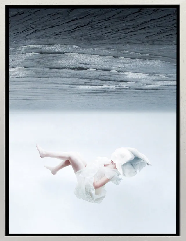 Mineheart White Sky-XVII Leinwandbild 40x50 cm Mädchen Meer