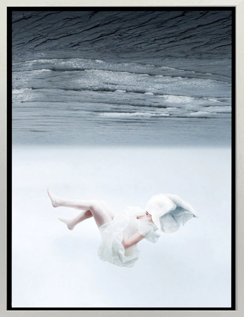 Mineheart White Sky-XVII Leinwandbild 40x50 cm Mädchen Meer