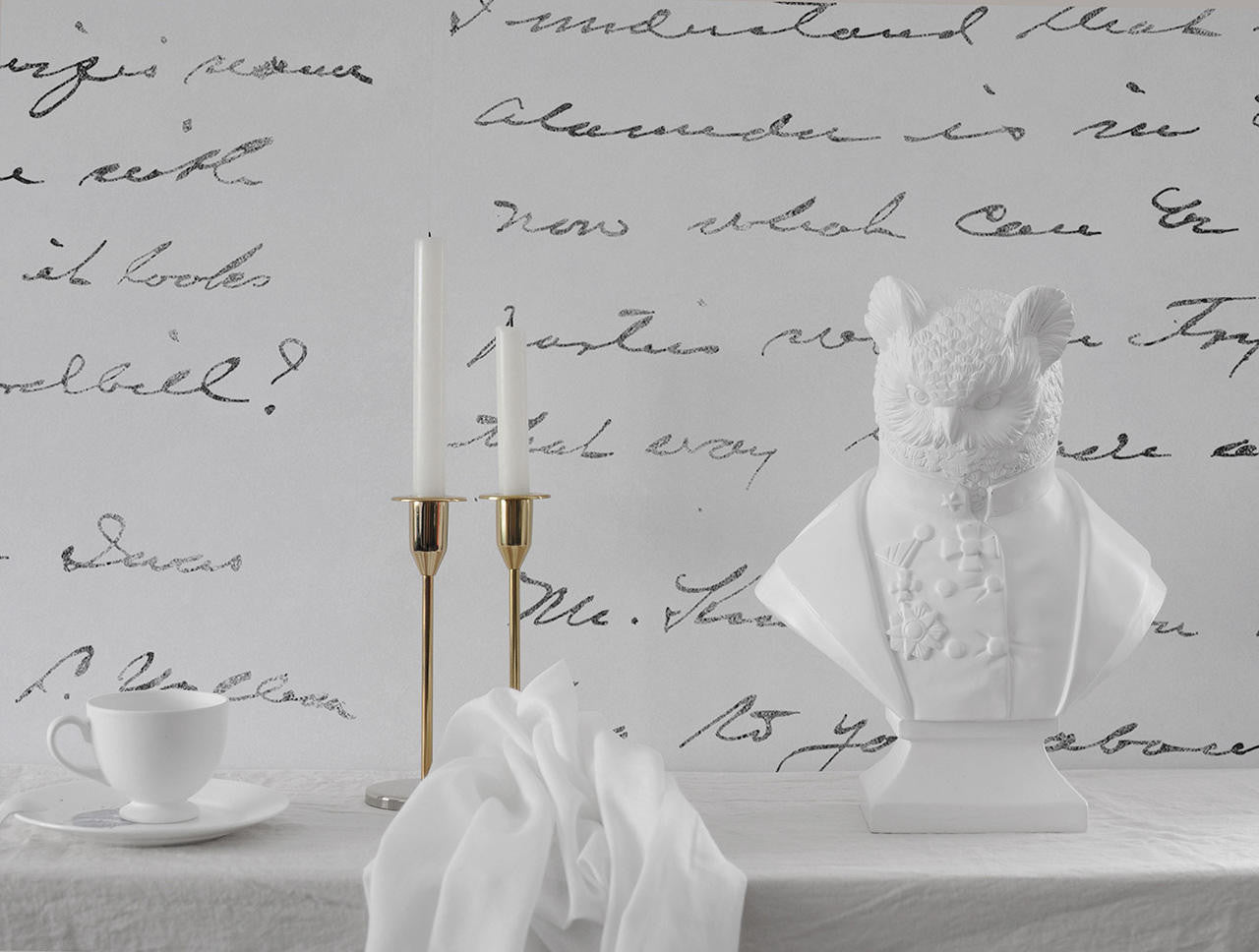 Mineheart Concrete Loveletter Tapete Almost White 70cm