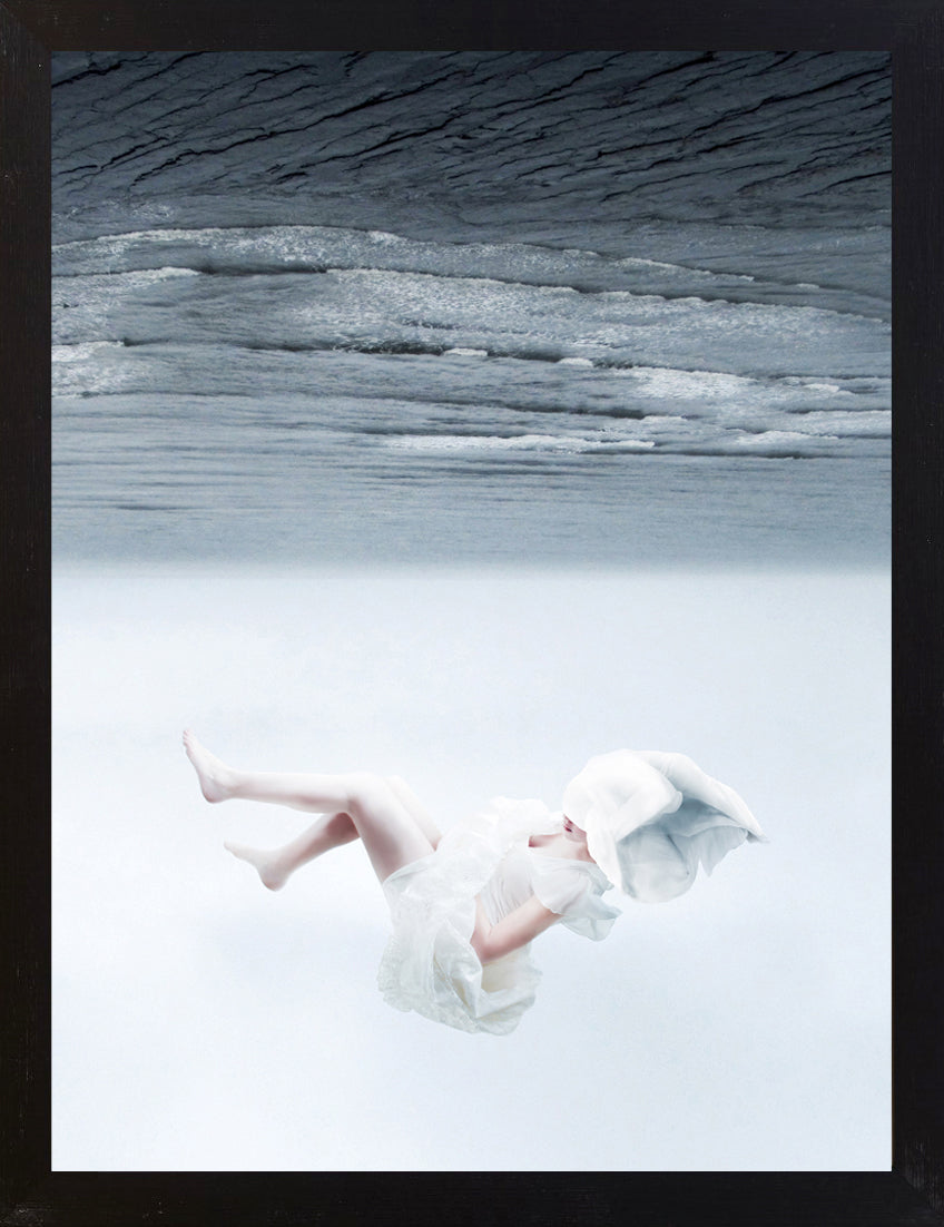 Mineheart White Sky-XVII Leinwandbild 40x50 cm Mädchen Meer