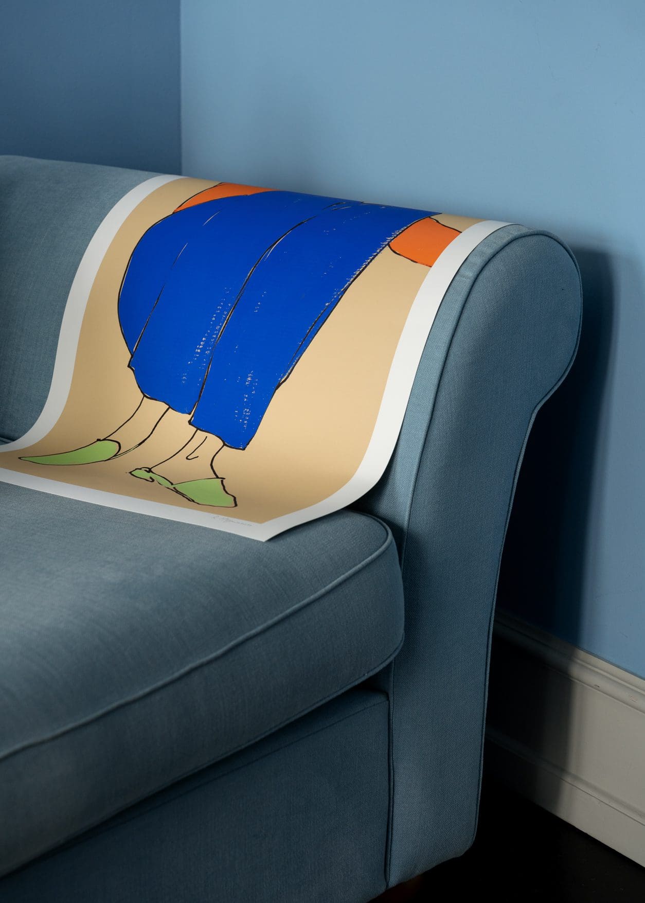 The Poster Club Lying Down in Blue and Red Kunstdruck 30x40 cm Blau
