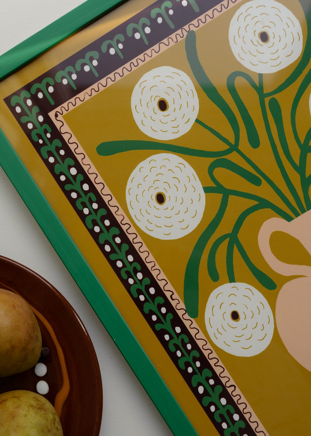 The Poster Club White Marigolds in Vase Poster A4 grün