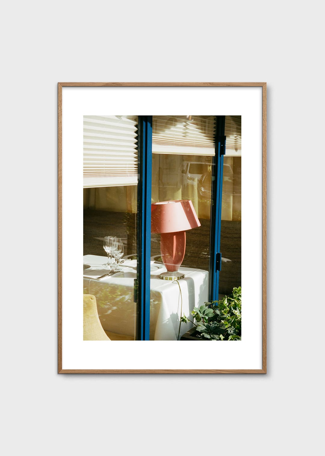 The Poster Club Paris Lamp Kunstdruck A4 rosa-blau