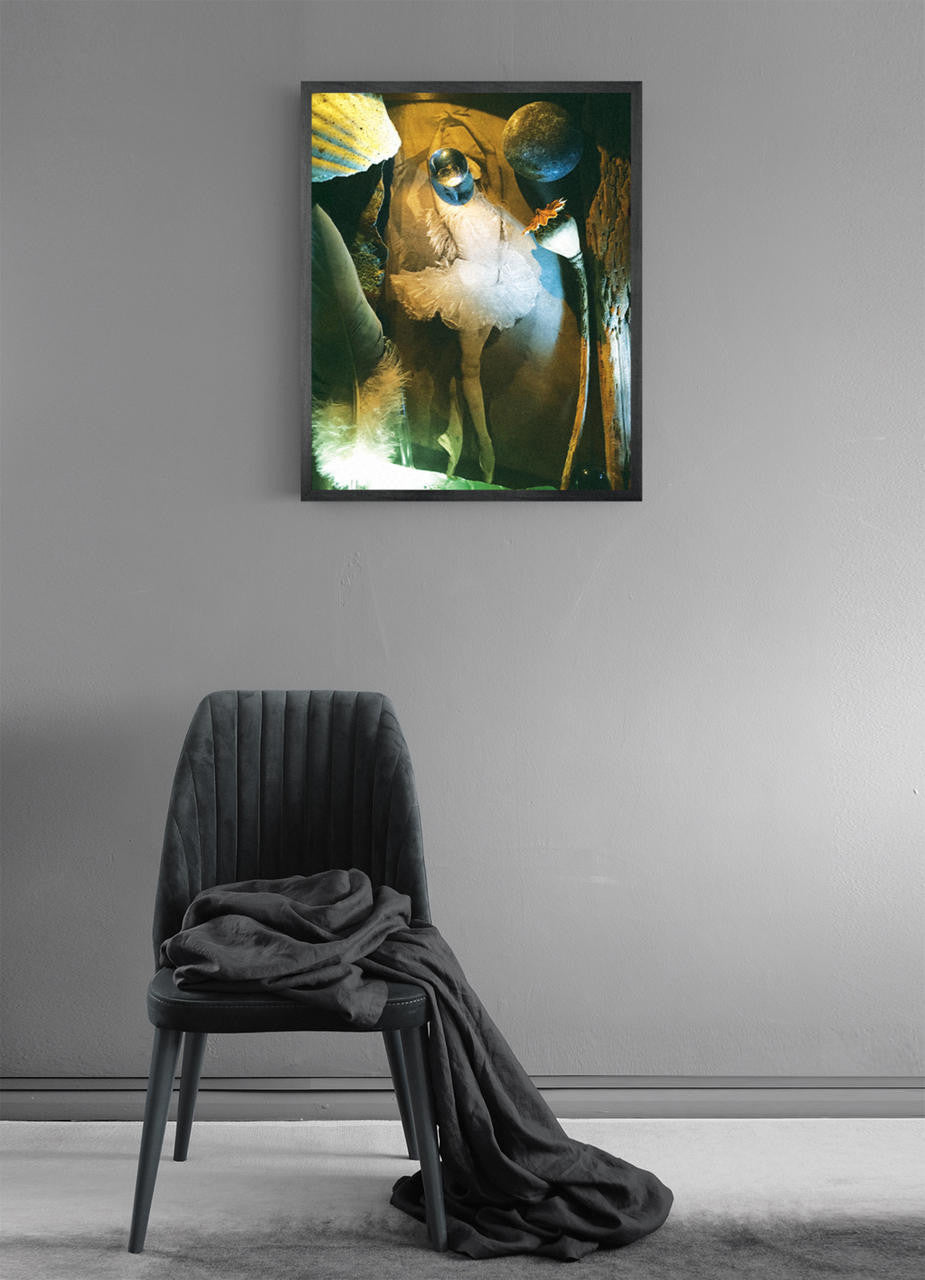 Mineheart The Shadow Wall Art Poster 30x41 Schwarz Rahmen