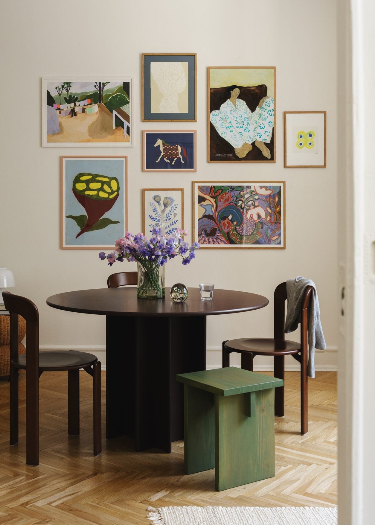 The Poster Club Curated Art Walls Edit No. 076 Bilderwand blau