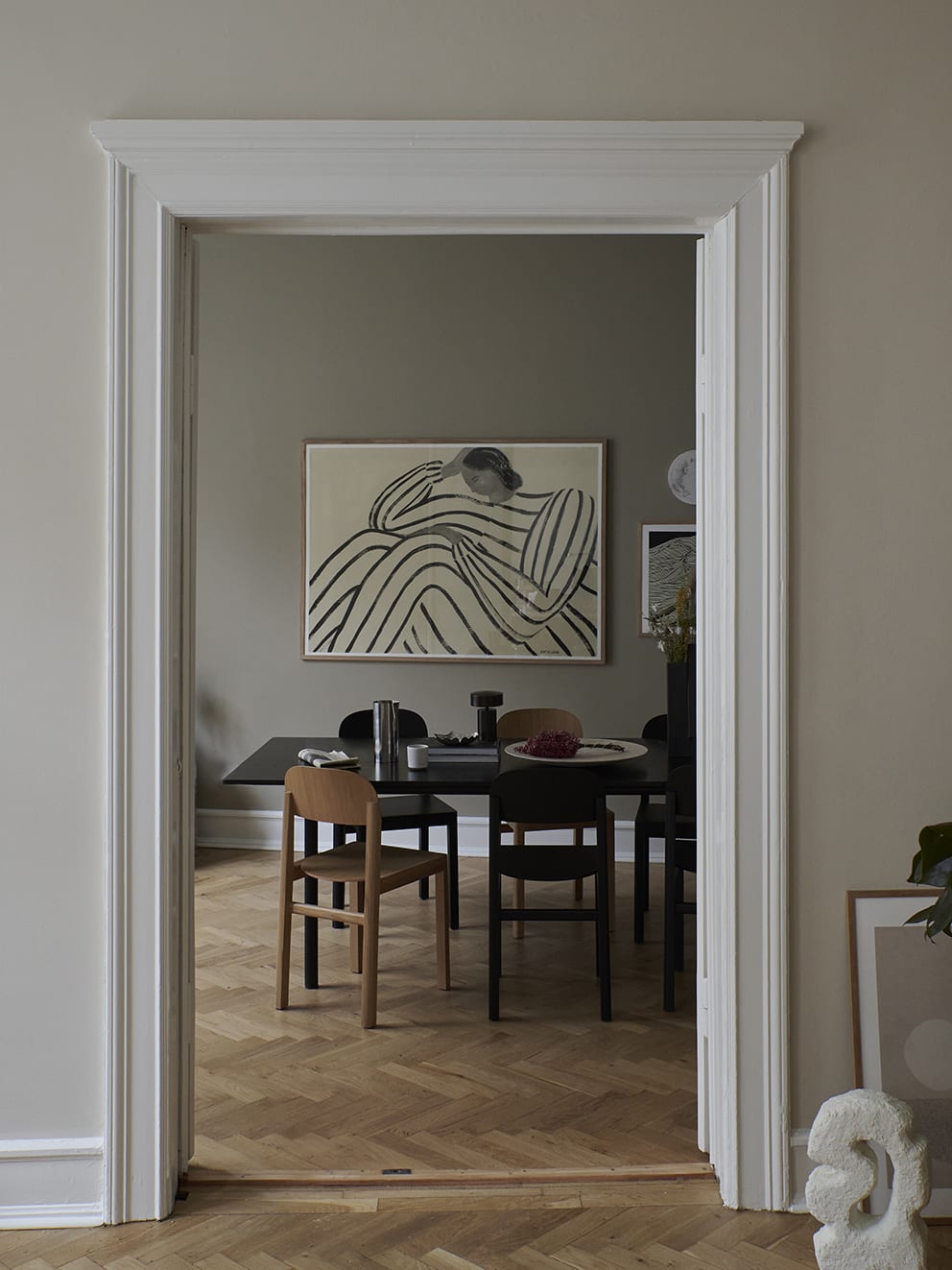 The Poster Club Waiting Poster 50x70 cm Beige Schwarz