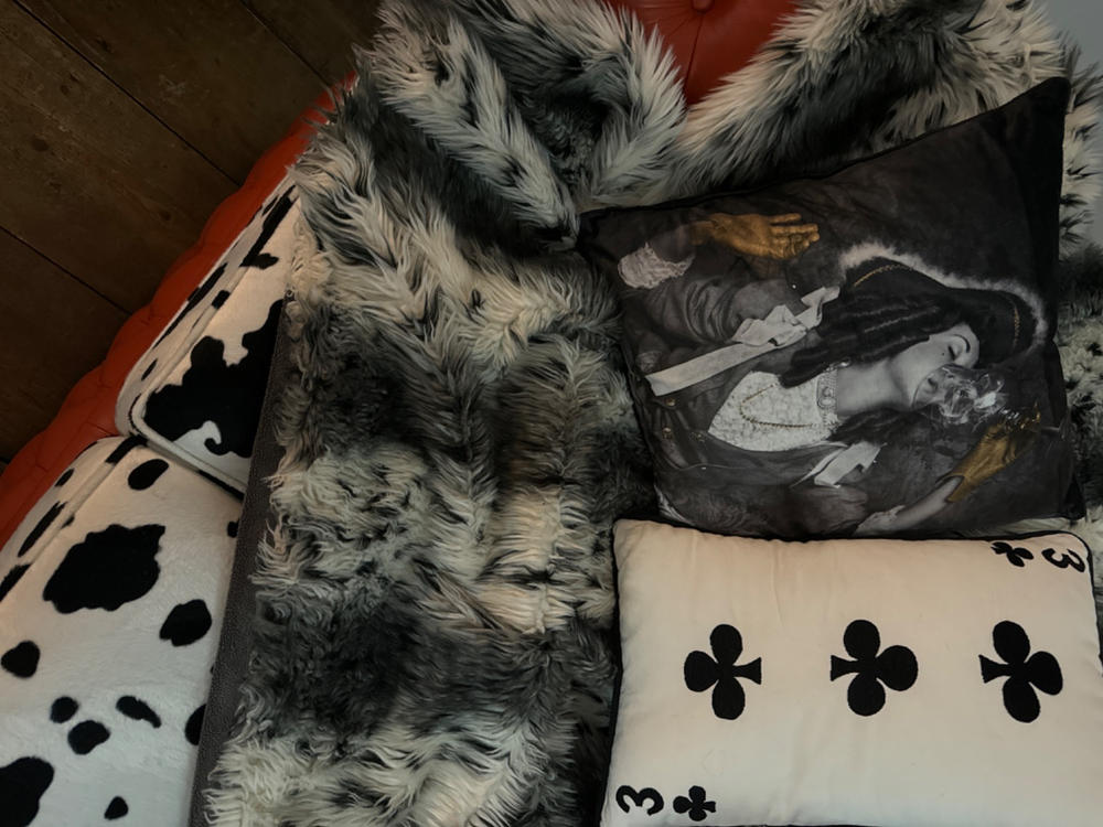Mineheart Cushions Air Gold Samtkissen 40x40 Frau