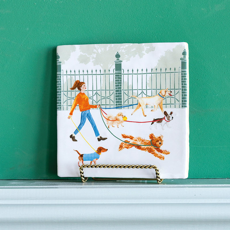 StoryTiles Delft Blue Who let the dog out Fliese 10x10 Hund
