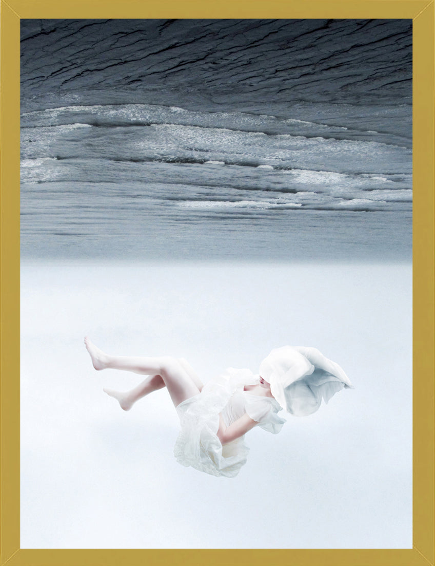 Mineheart White Sky-XVII Leinwandbild 40x50 cm Mädchen Meer