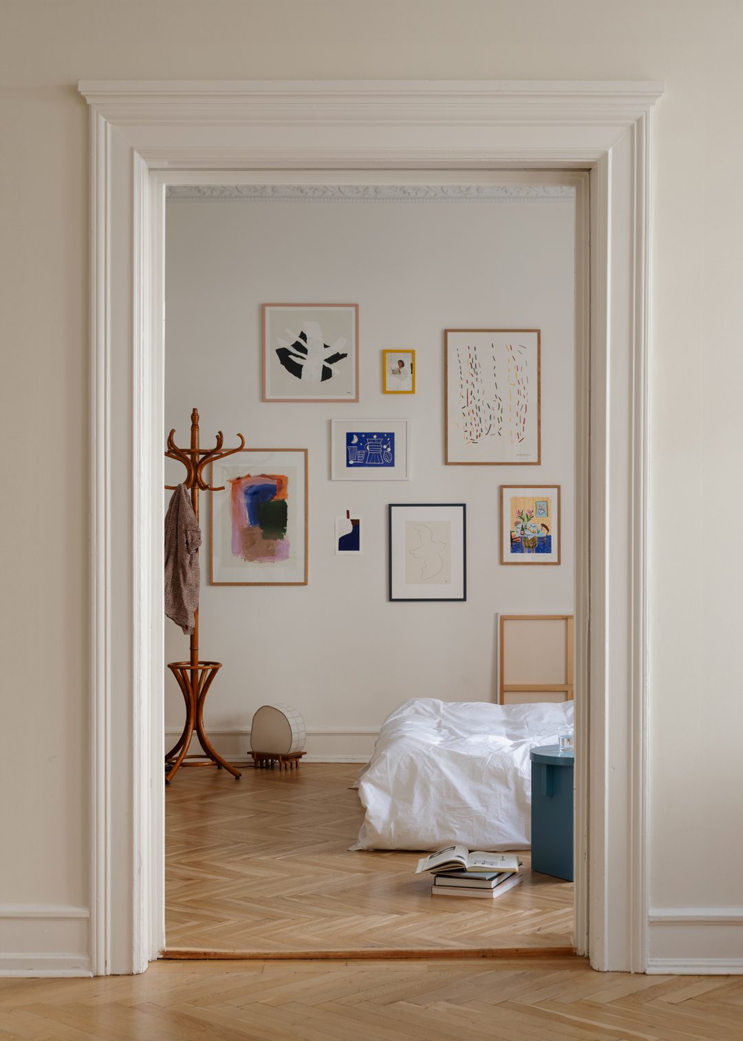 The Poster Club Edit No. 065 Art Wall Bilderwand hell