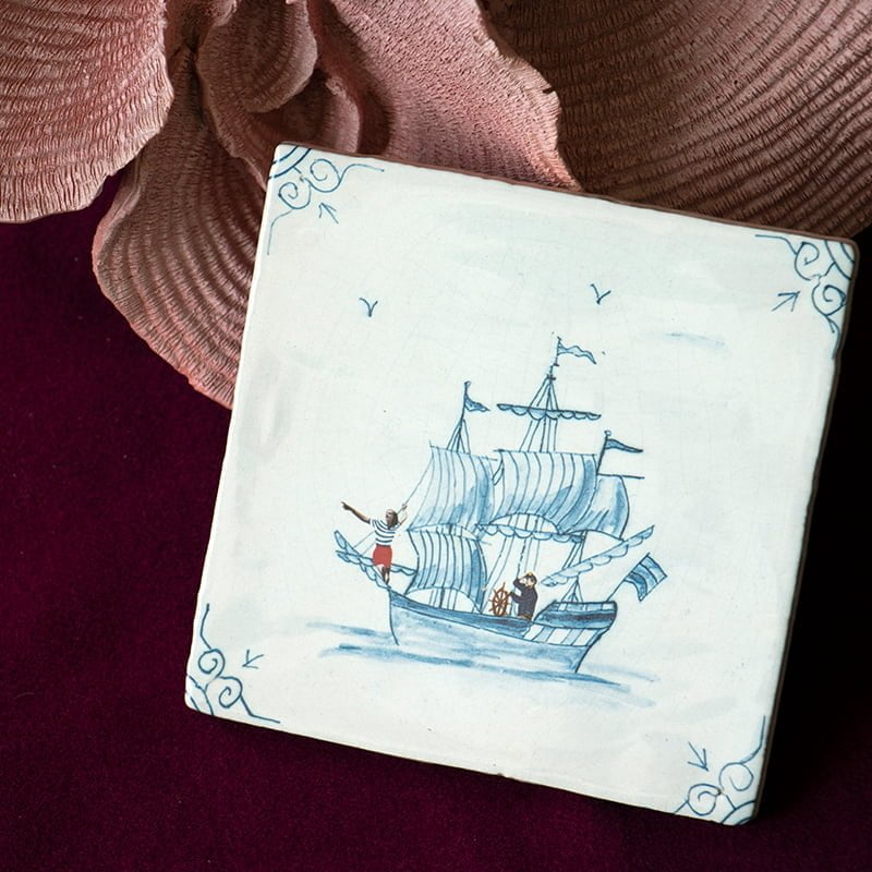 Storytiles Delft Blue Wind in de zeilen Fliese S 10x10 cm Segelschiff
